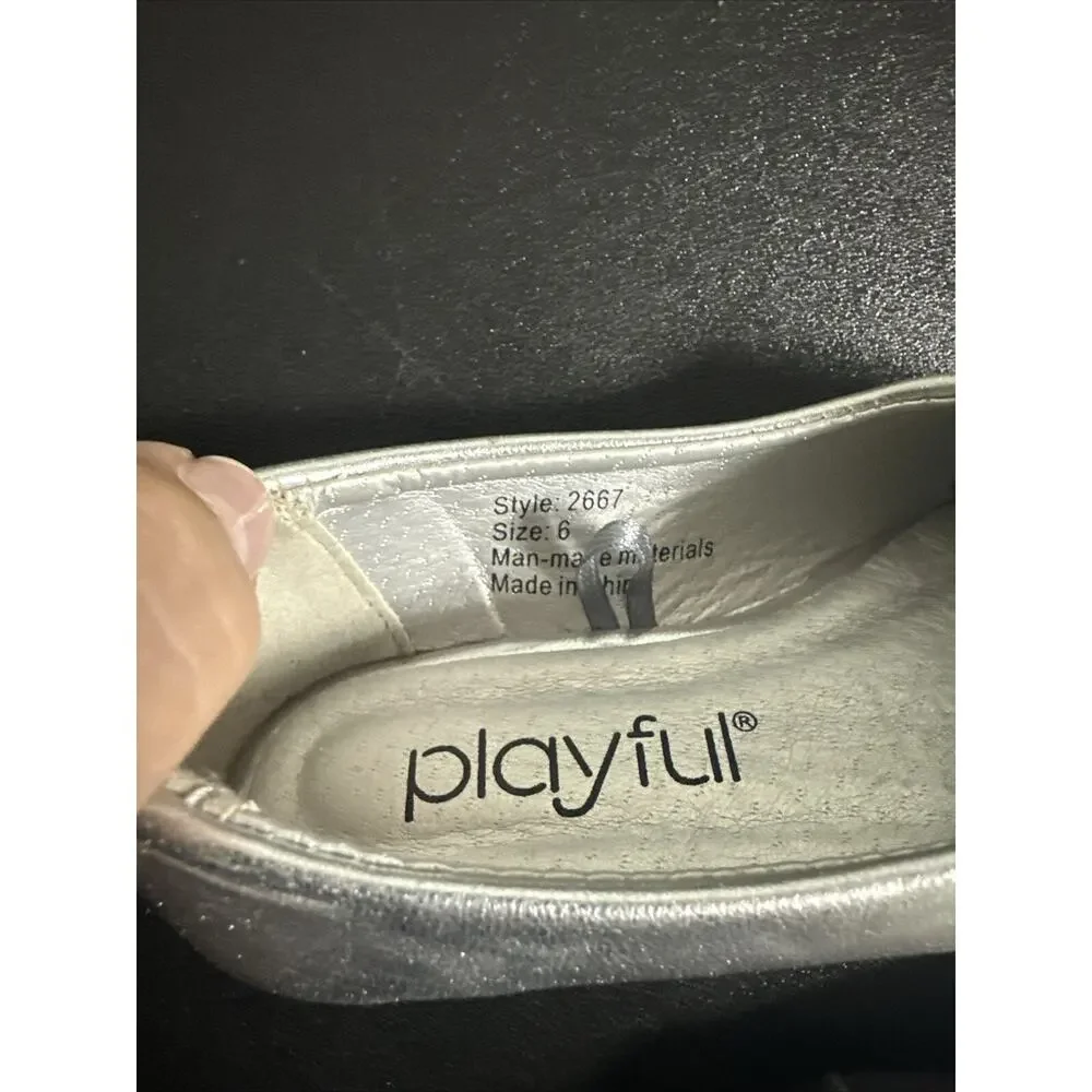 Playful Cat Shoes Size 6 Girls Silver